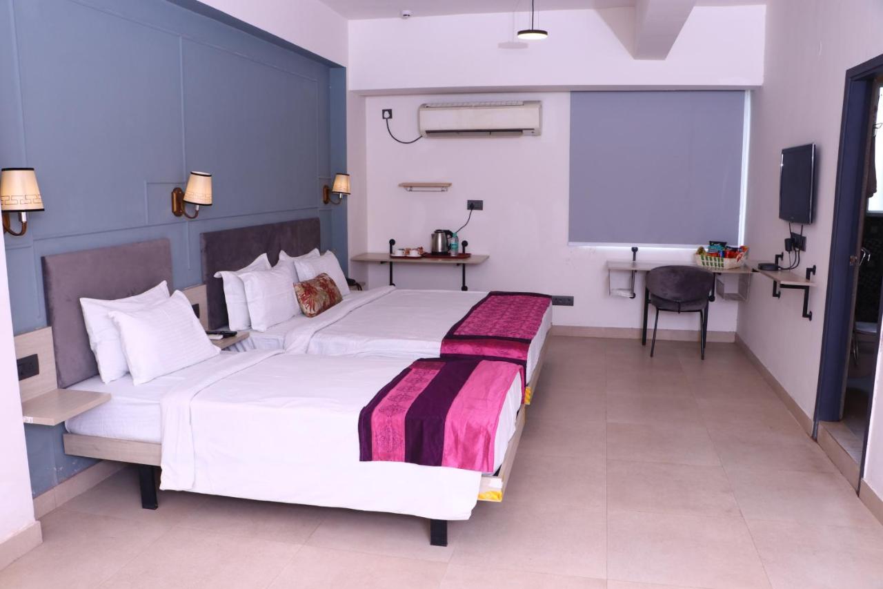Virohaa Garden Hotel 가지아바드 외부 사진