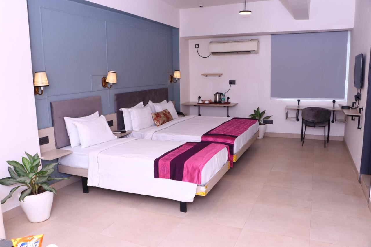 Virohaa Garden Hotel 가지아바드 외부 사진