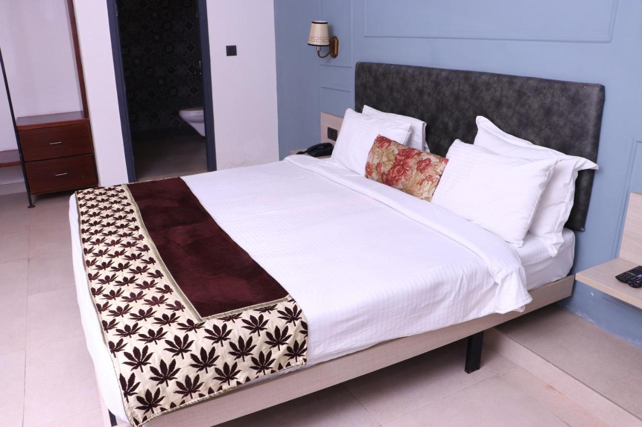 Virohaa Garden Hotel 가지아바드 외부 사진