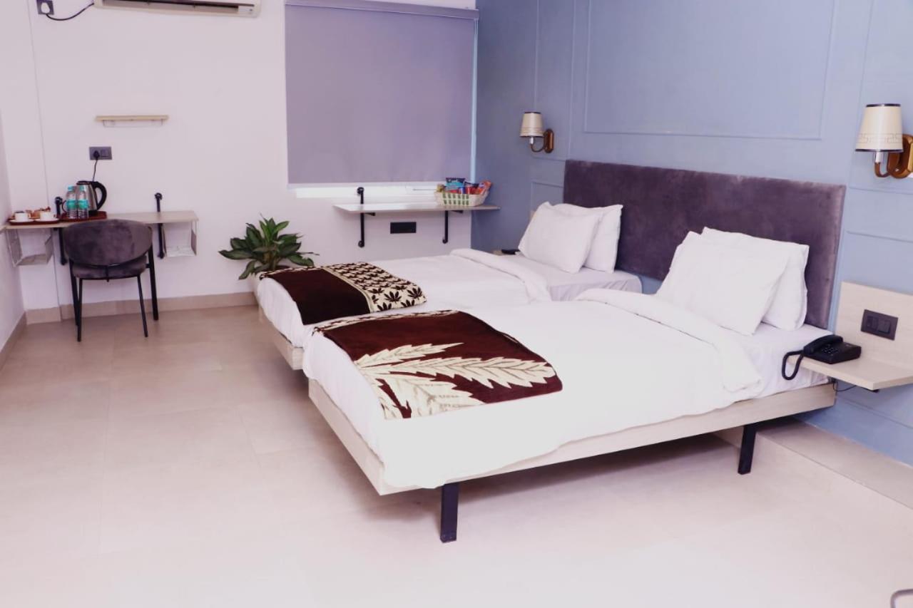 Virohaa Garden Hotel 가지아바드 외부 사진