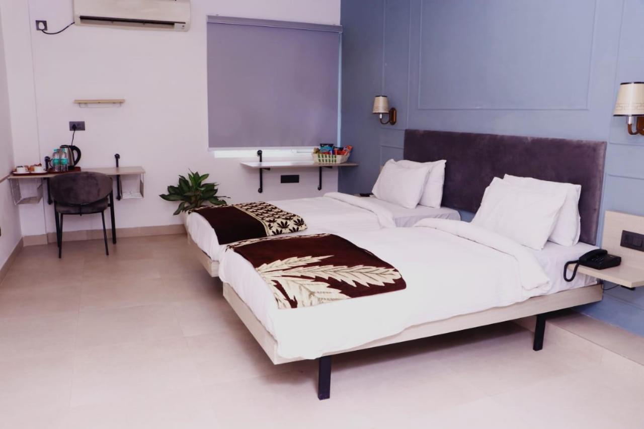 Virohaa Garden Hotel 가지아바드 외부 사진