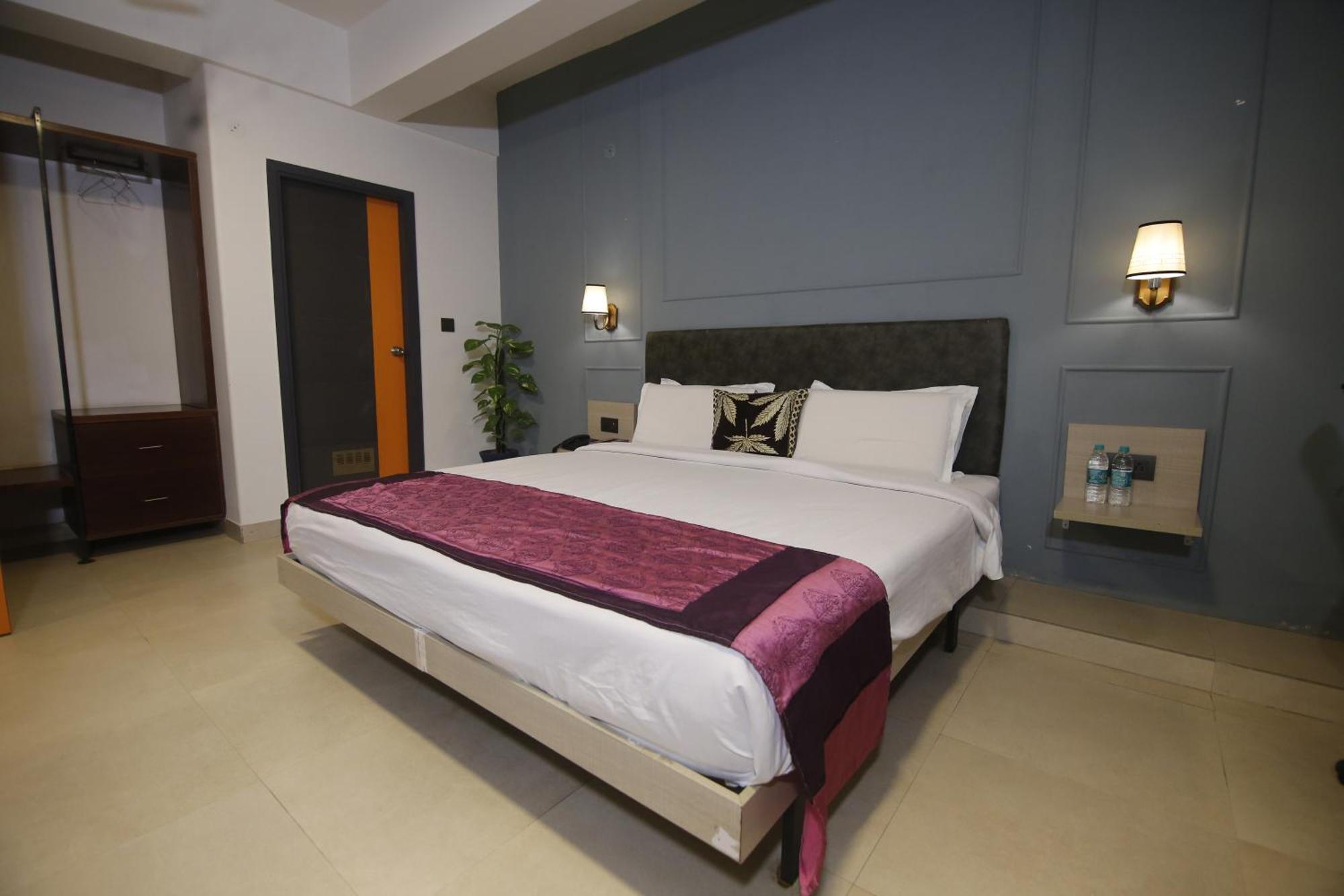 Virohaa Garden Hotel 가지아바드 외부 사진